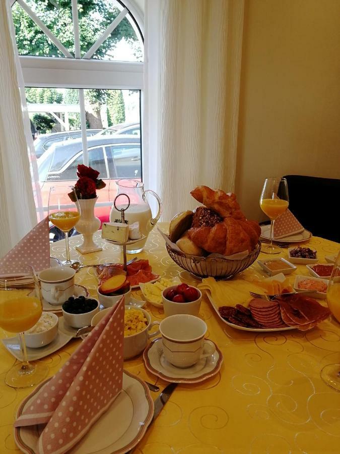 Wir Beide Apartment Elten Екстериор снимка